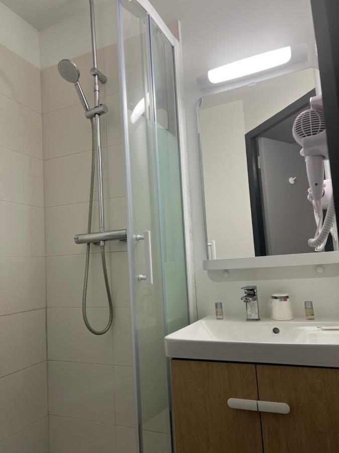 Hotel De La Paix Lyon Sud Живор Екстериор снимка
