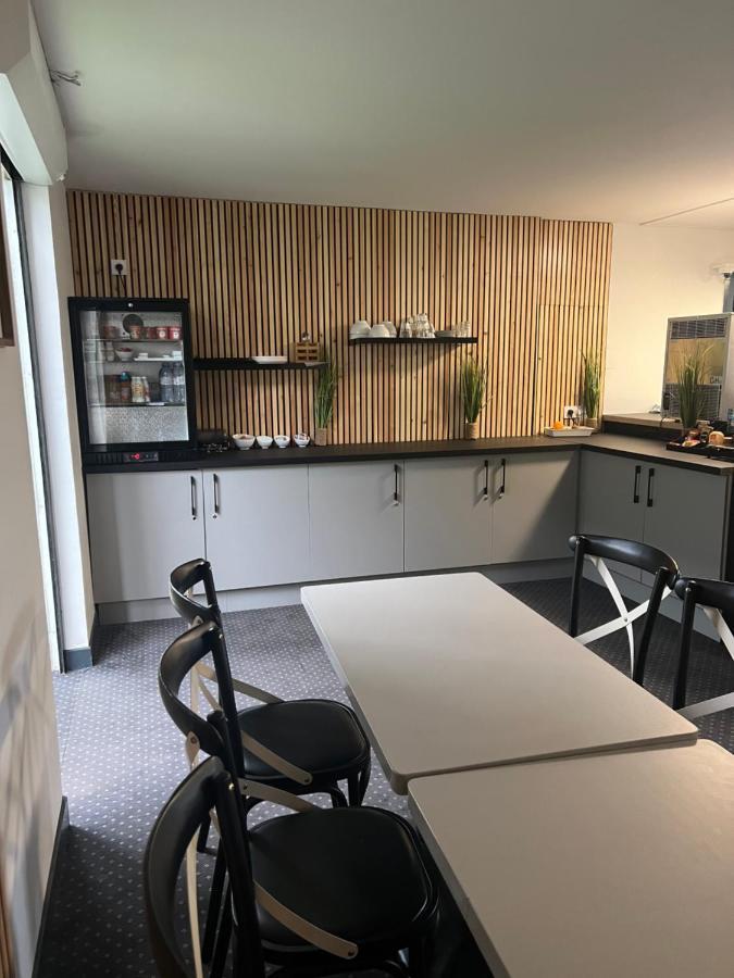 Hotel De La Paix Lyon Sud Живор Екстериор снимка