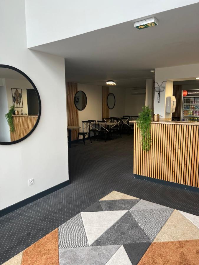 Hotel De La Paix Lyon Sud Живор Екстериор снимка